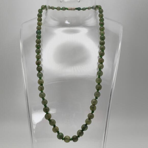 Jade Necklace Chinese Green 17" 1950's - Picture 1 of 6